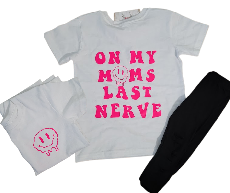 On My Moms Last Nerve, Smiley Face Tee